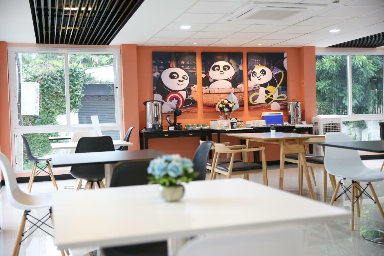 Lucky Panda Hotel Чиангмай Екстериор снимка