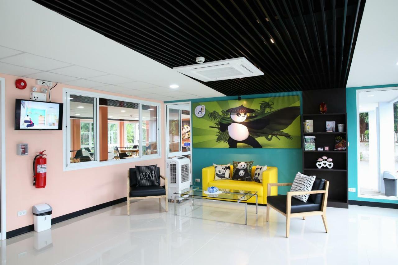 Lucky Panda Hotel Чиангмай Екстериор снимка